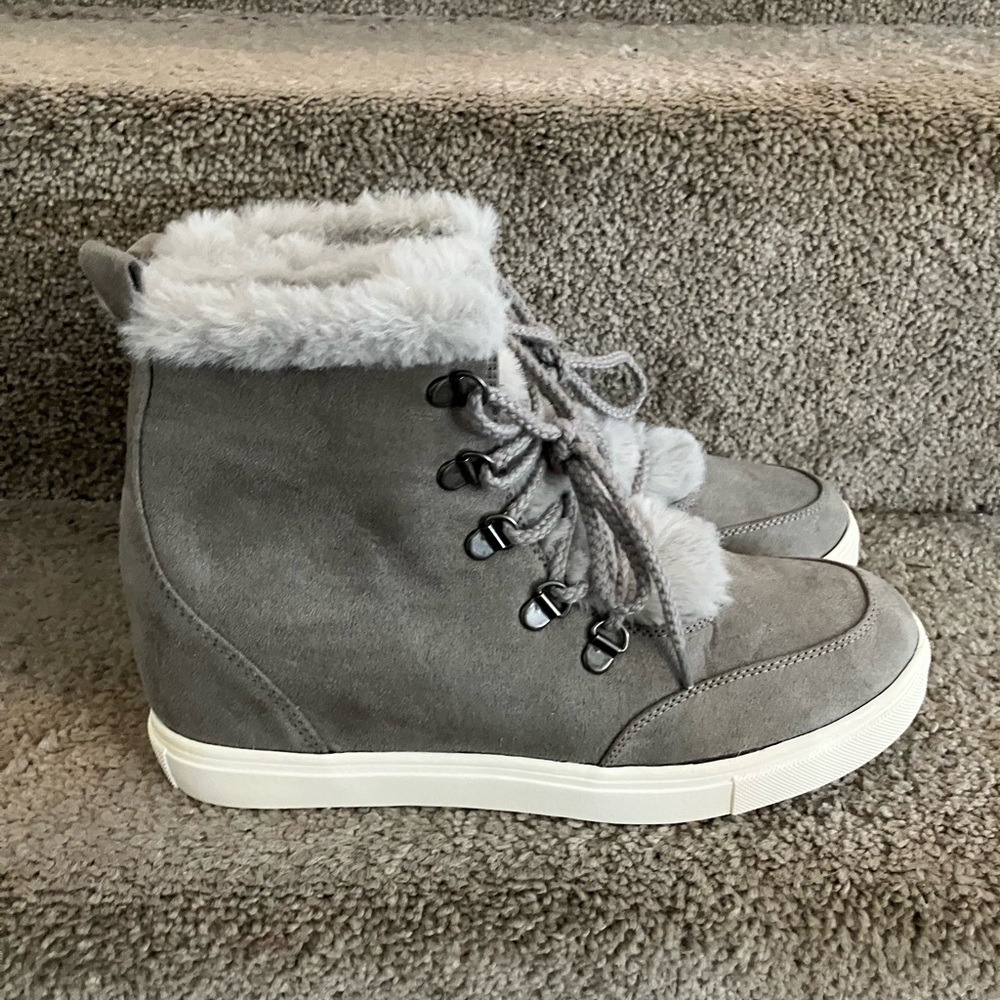 NWOB MADDEN GIRL Faux Fur Faux Suede Booties - Picture 5 of 9